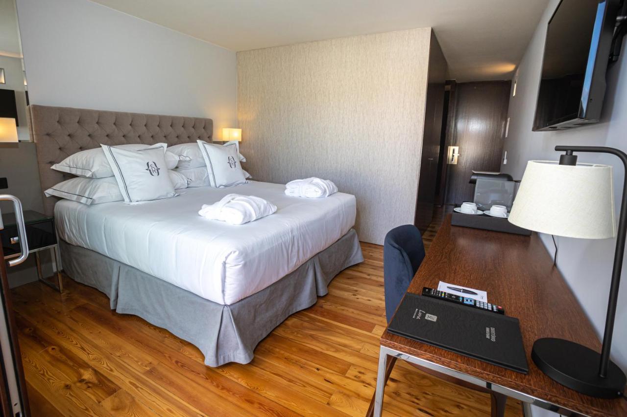 Solar Do Requeijo By Luna Hotels & Resorts 아르코스 데 발데베즈 외부 사진 A room at the hotel